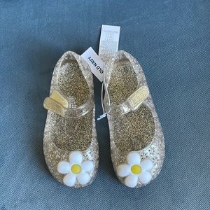 Old Navy Gold Glitter Jelly Shoes with Flower.  NWT.  Toddler size 7.